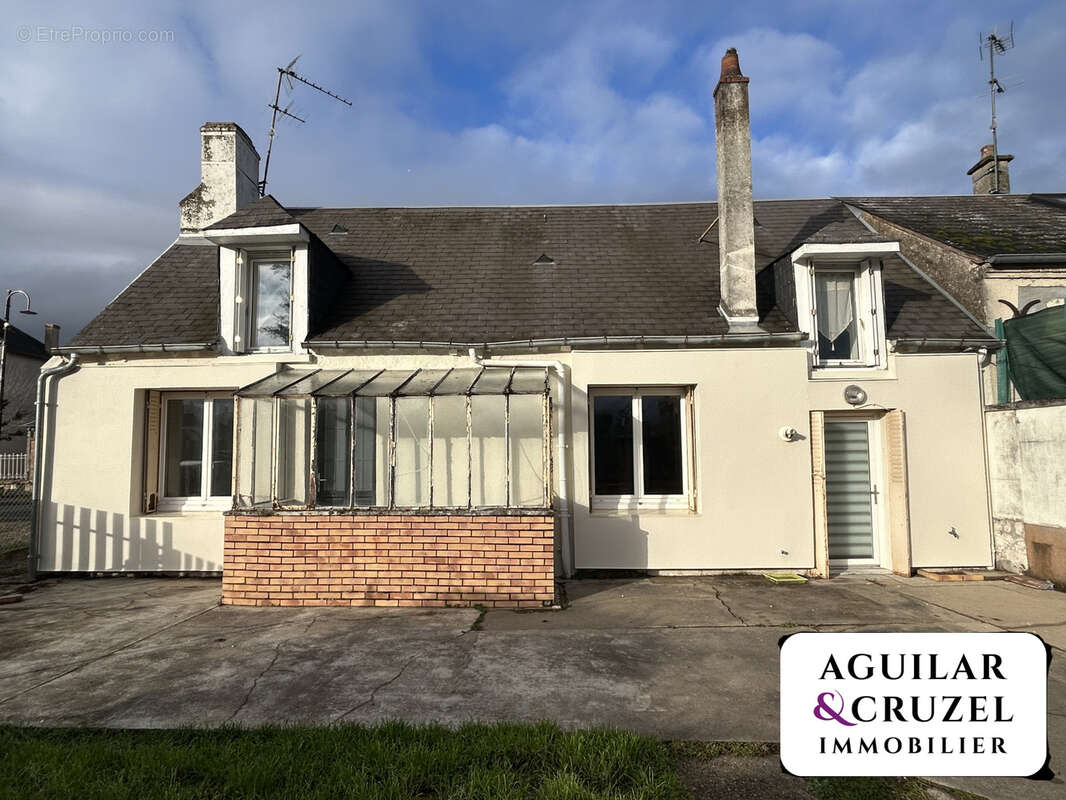 Maison à LA CHAPELLE-SAINT-URSIN