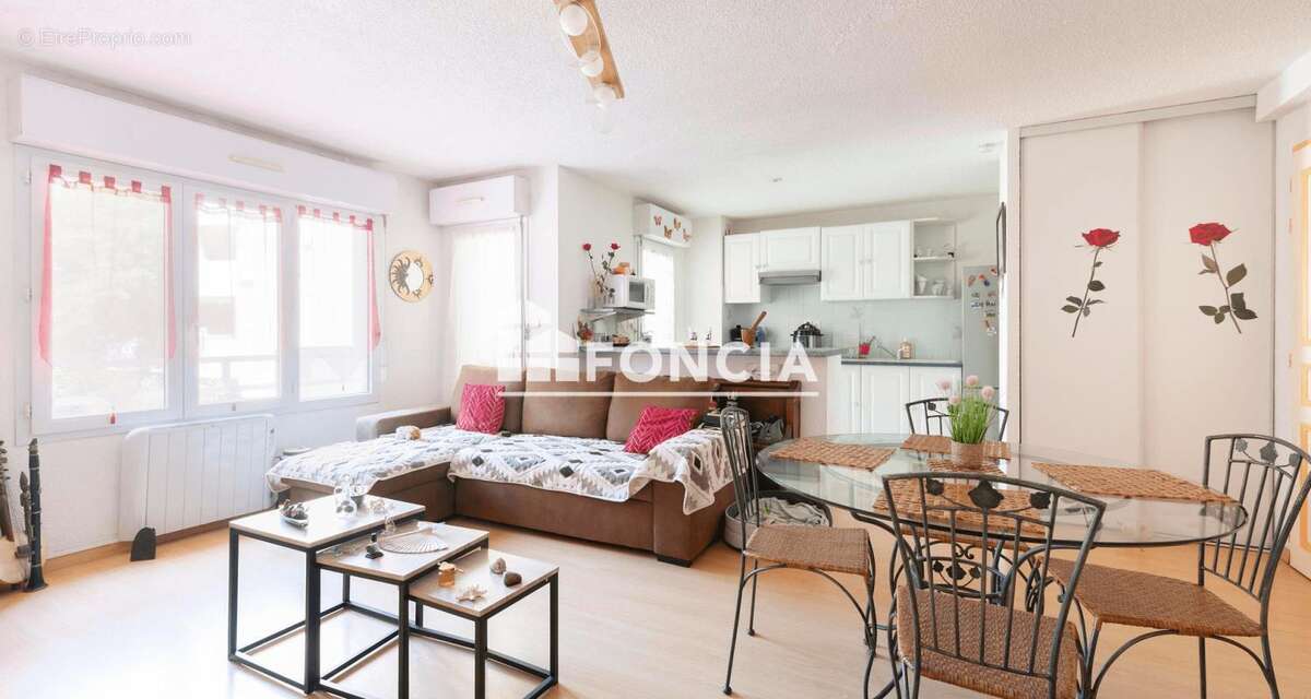 T2 de 48 m2 avec loggia, ascenseur, parking privatif, vendu libre ! - photo 2