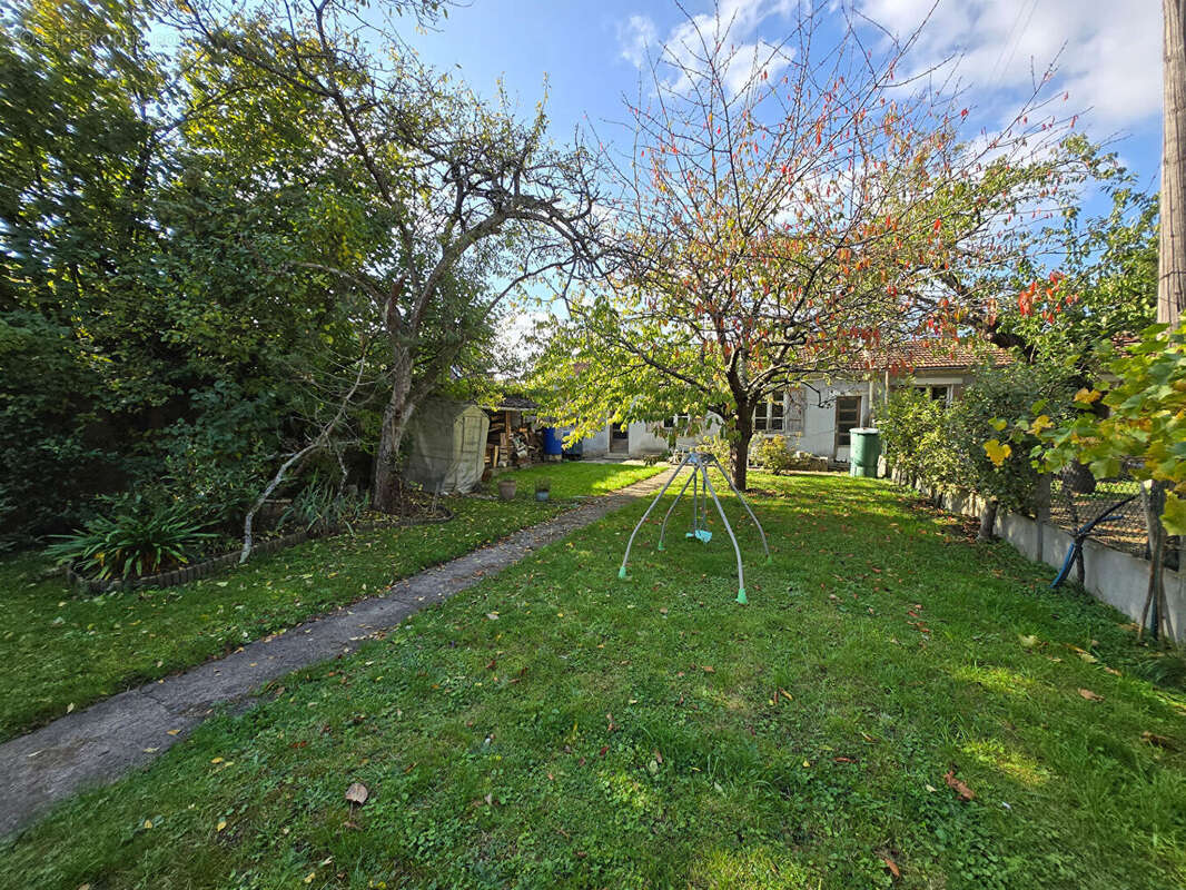 Maison à SAINTE-GENEVIEVE-DES-BOIS