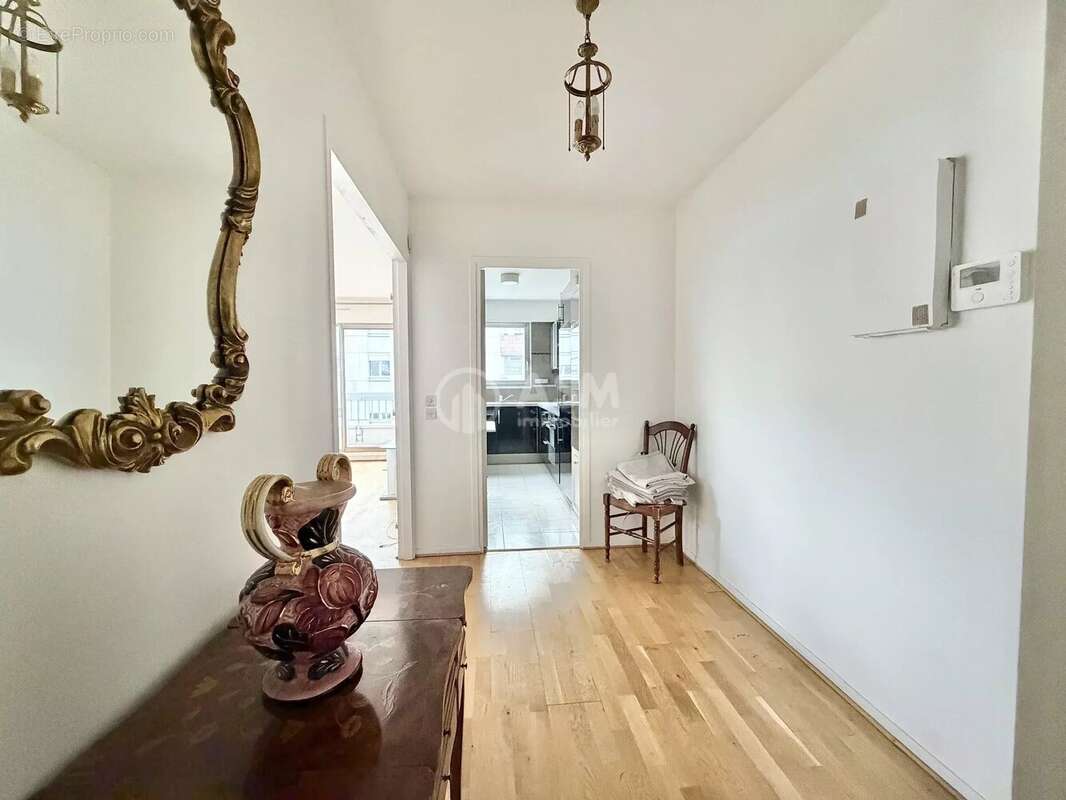 Appartement à COURBEVOIE