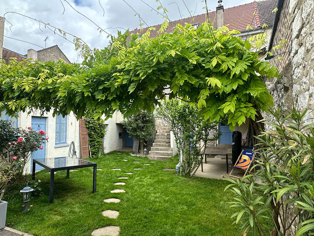 Maison à FOLLAINVILLE-DENNEMONT