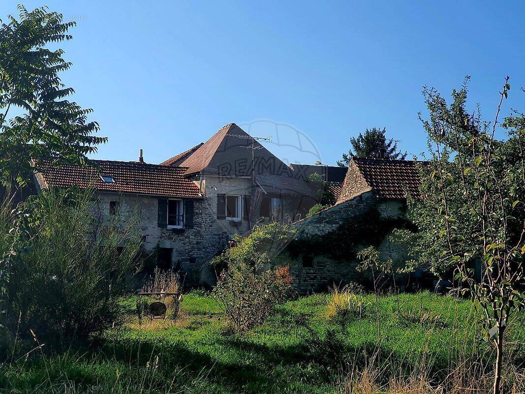 Maison à BELLENAVES