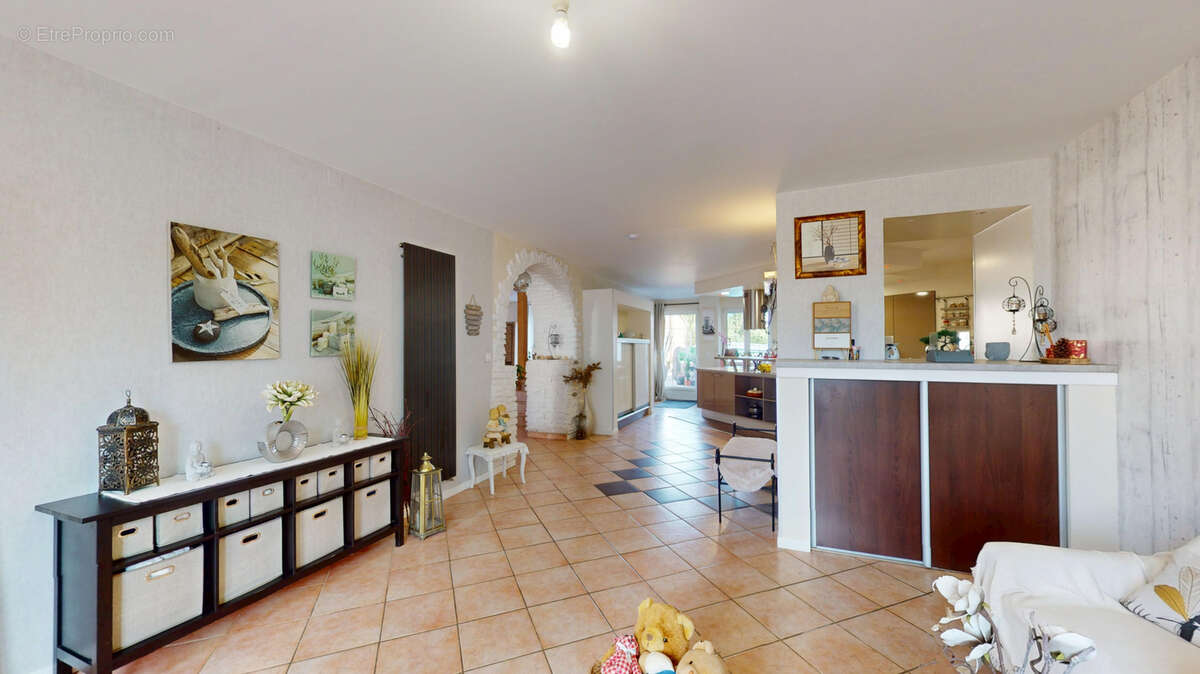 Maison T9 de 291 m2 avec piscine, garage et grand terrain - photo 6