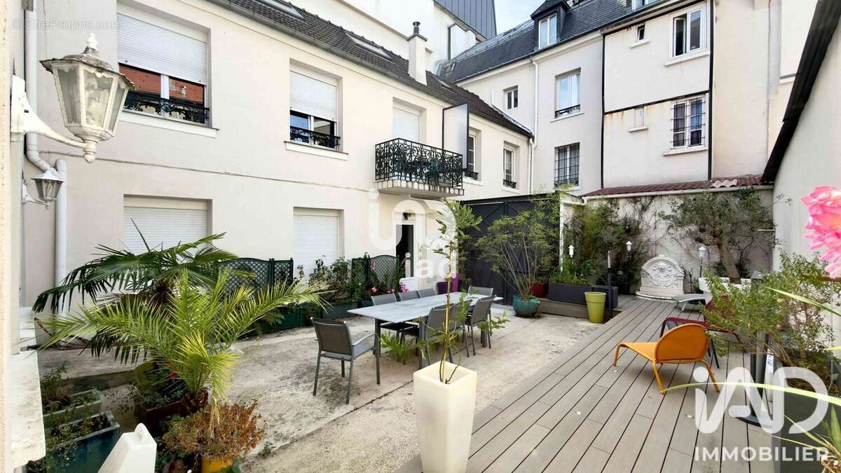 Appartement 247 m² à Clichy  - photo 2