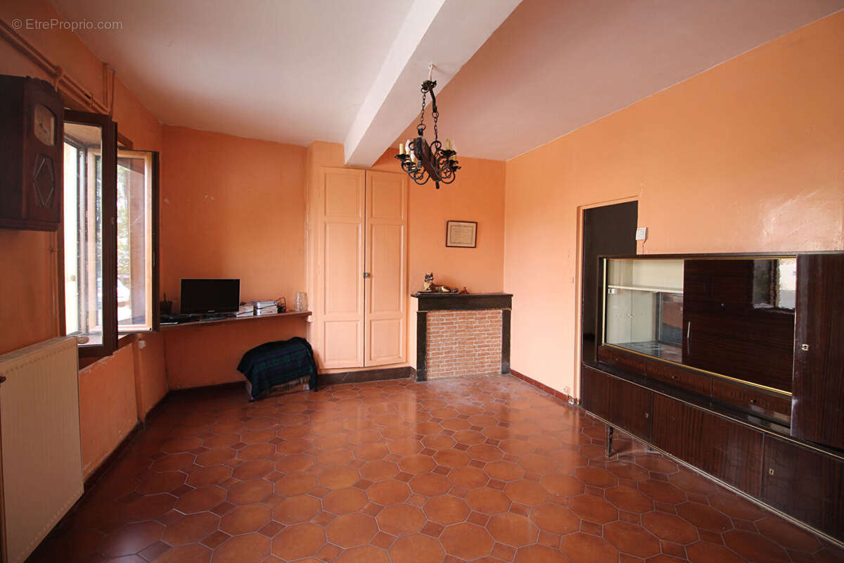 OINGT Maison en pierres de 166 m² + jardin attenant et vue - photo 4