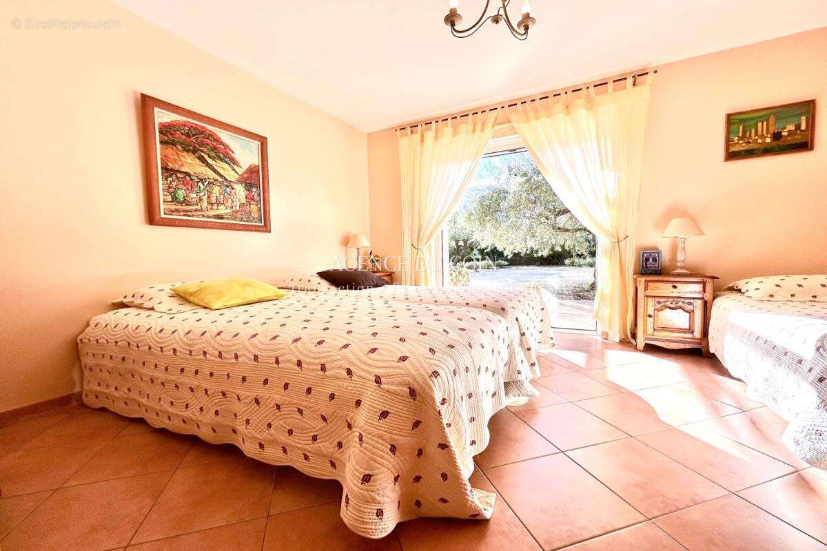 Propriété située à Draguignan, avec une architecture charman - photo 10