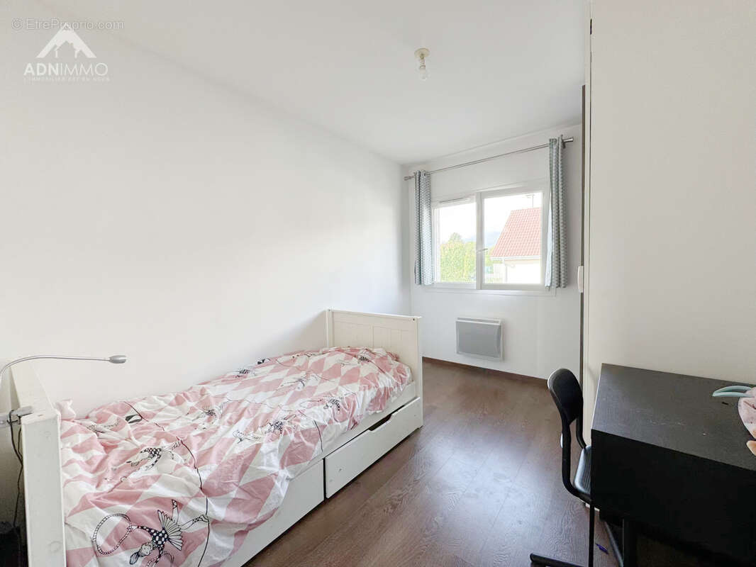 Maison à SAINT-GENIS-POUILLY