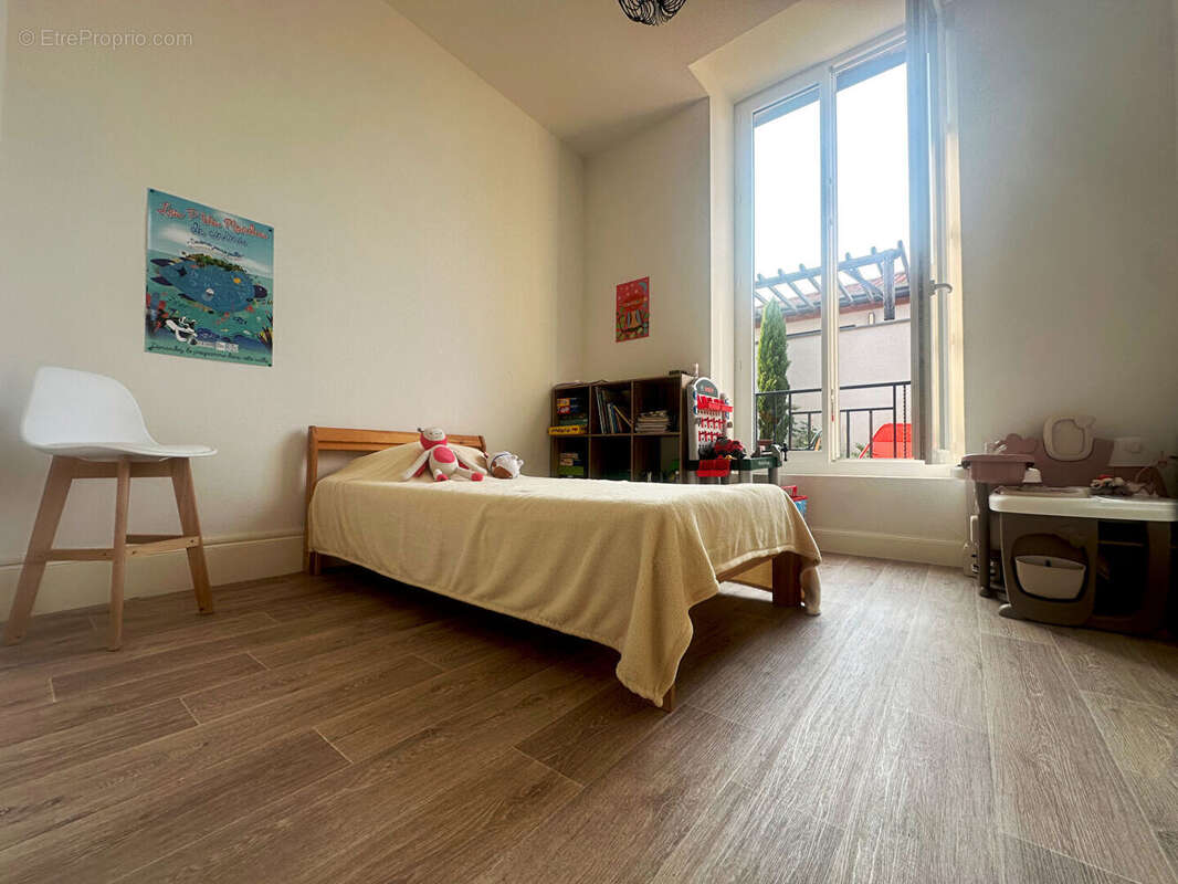 À vendre Maison/Appartement T5 entièrement rénové proche gare avec terrasse - photo 9