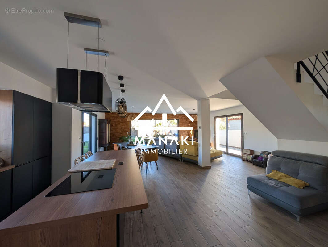 Cuisine  - Maison à PEZILLA-LA-RIVIERE