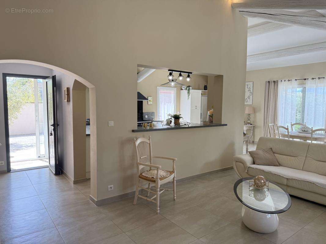 Noves - villa d'architecte, piscine pool-house, centre calme - photo 32