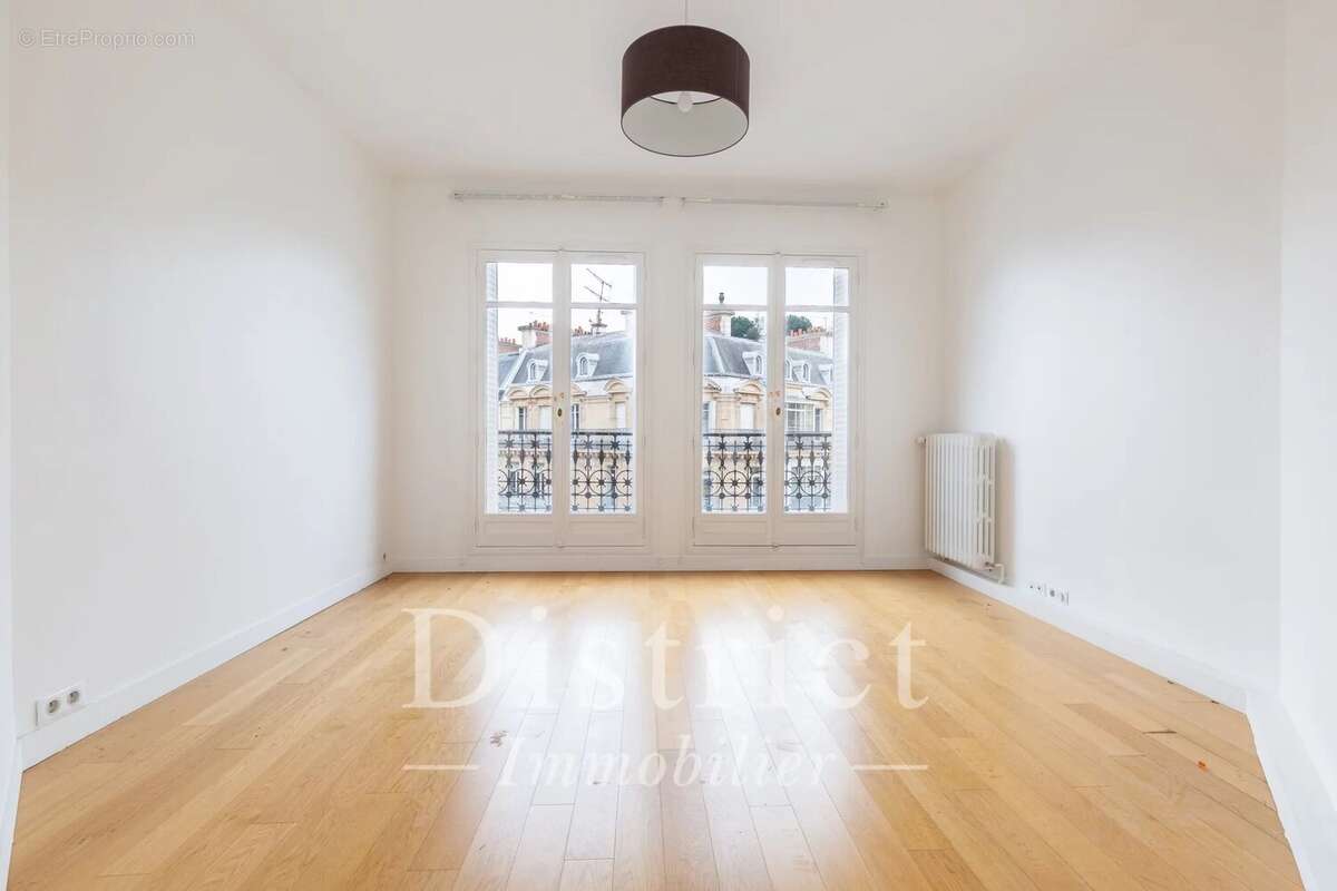 Appartement à PARIS-8E