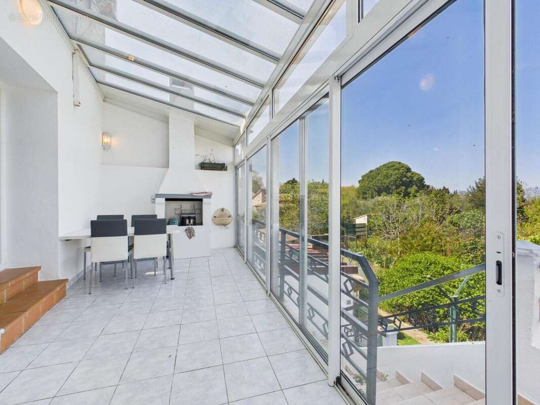 Maison 195 m² à Moux  - photo 2