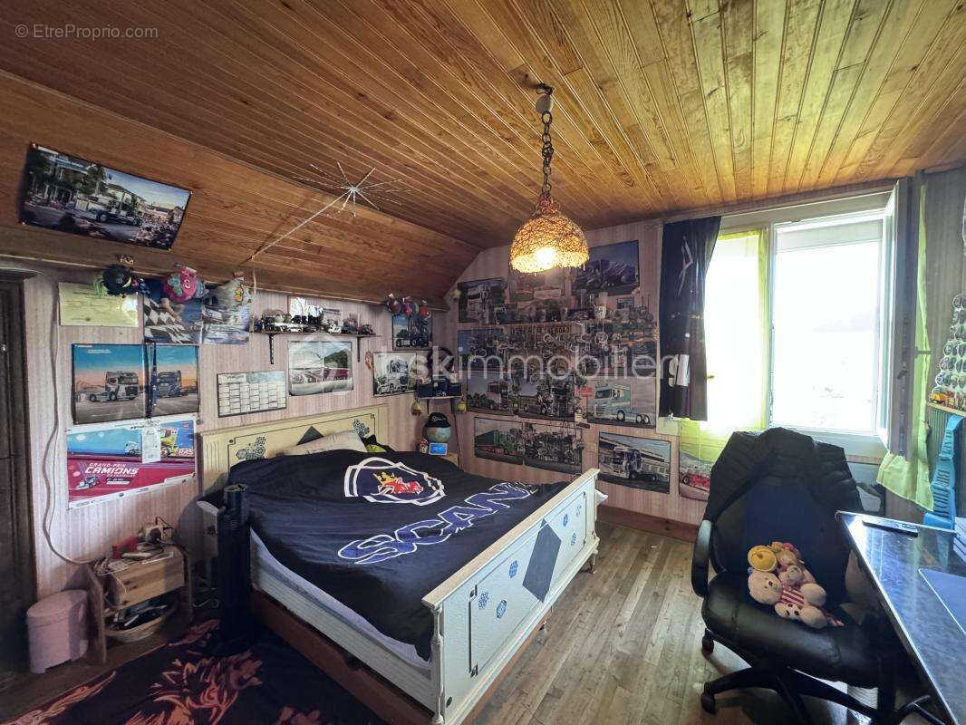 La maison où chacun a enfin sa place : 153 m², 5 chambres possibles, sous-sol total, 2 garages, 1 979 m² clos - photo 13