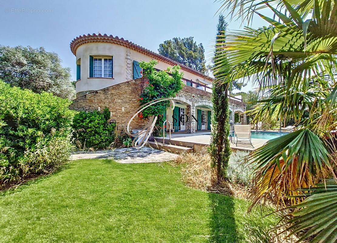 Villa de caractère de 240 m² à Sanary sur mer - photo 15