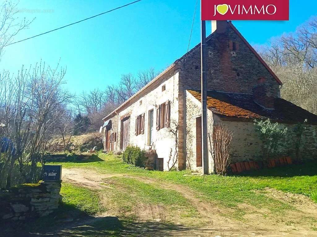 Maison à BELLENAVES