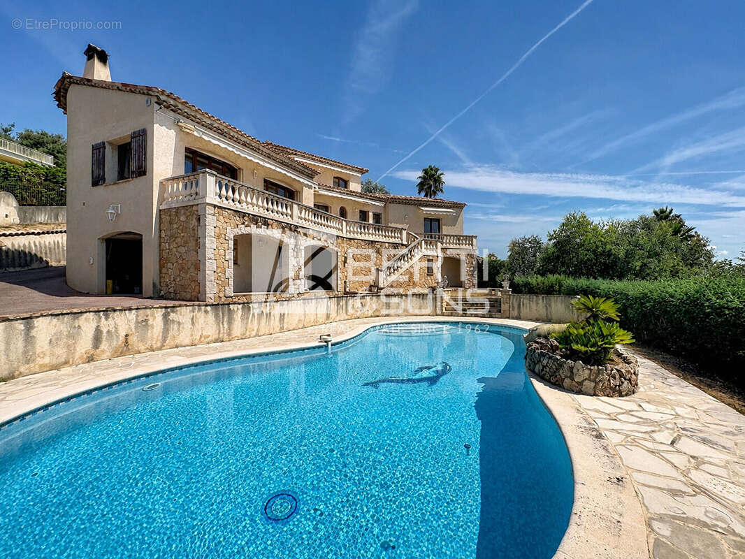 Mandelieu - vue mer - secteur recherche - villa 175 m² avec 4 chambres - piscine - garage triple  sur terrain de 2250m²  - fort  - photo 2