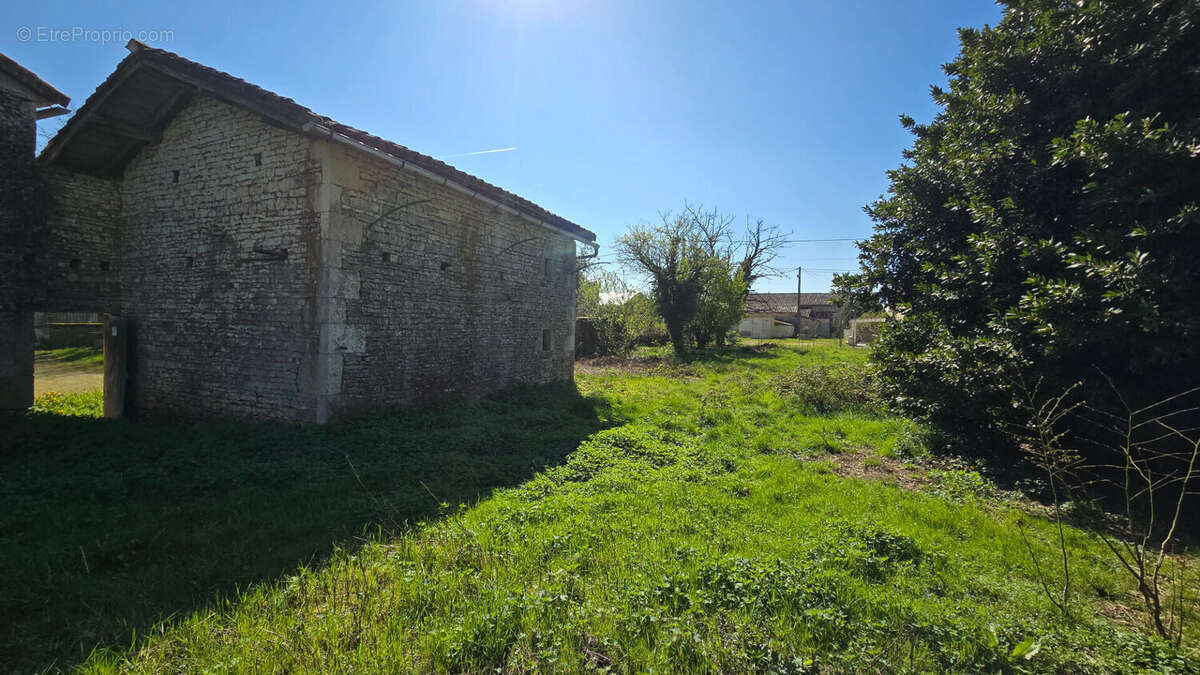 Maison à SAINT-PIERRE-D'EXIDEUIL