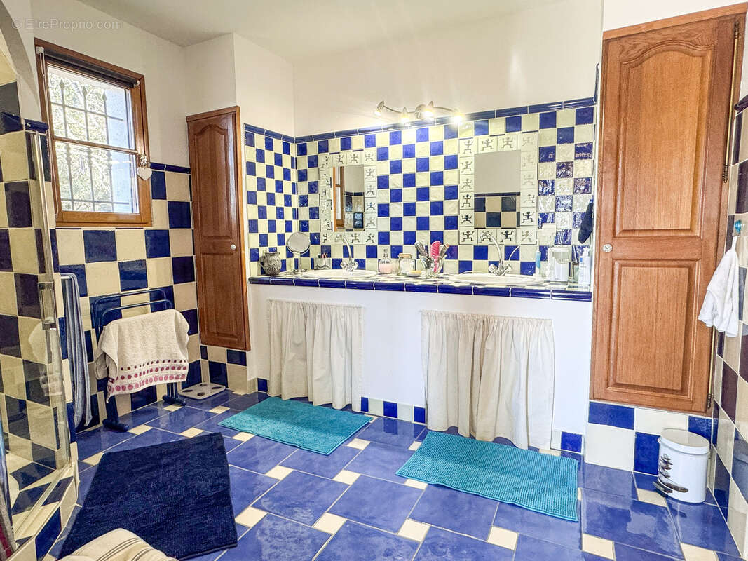 Maison à ENTRECASTEAUX