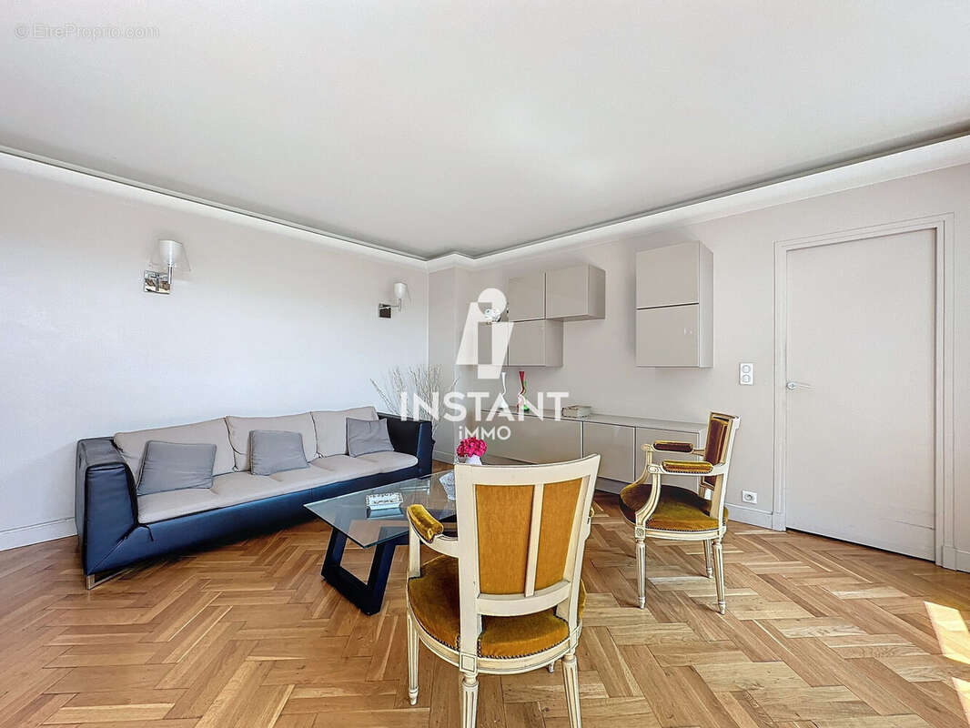 Appartement à CHARENTON-LE-PONT