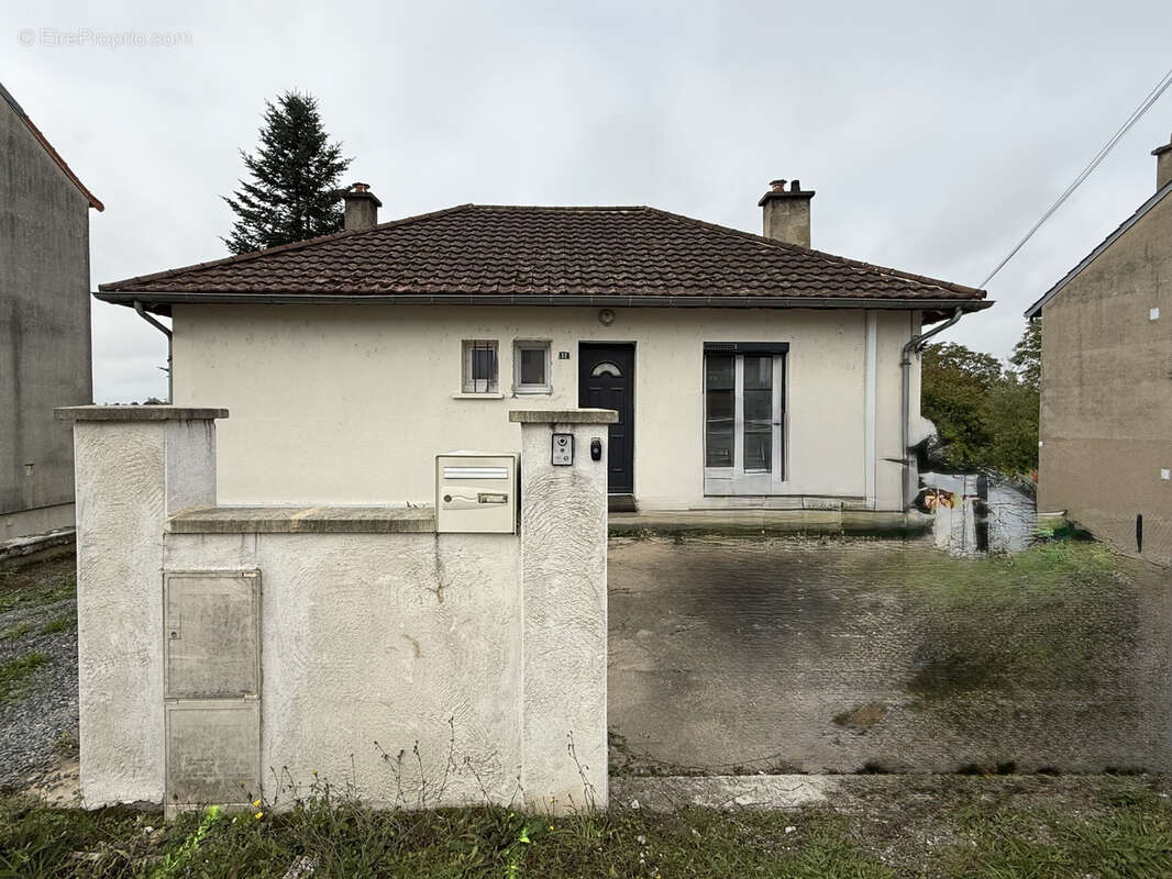 Maison à SAINT-YORRE