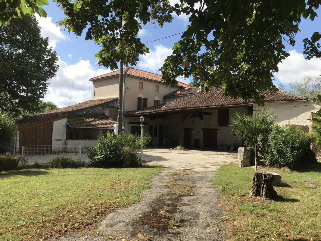 Maison à SAINT-PIERRE-DE-CLAIRAC