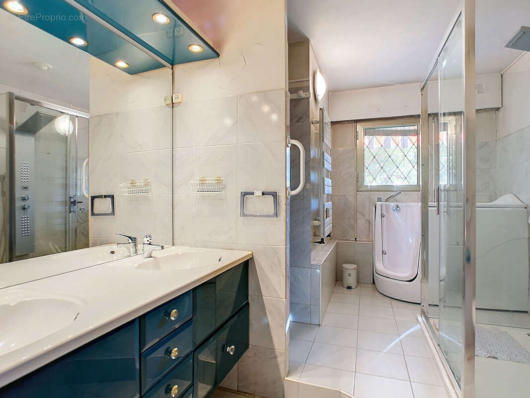 Appartement à VALLAURIS