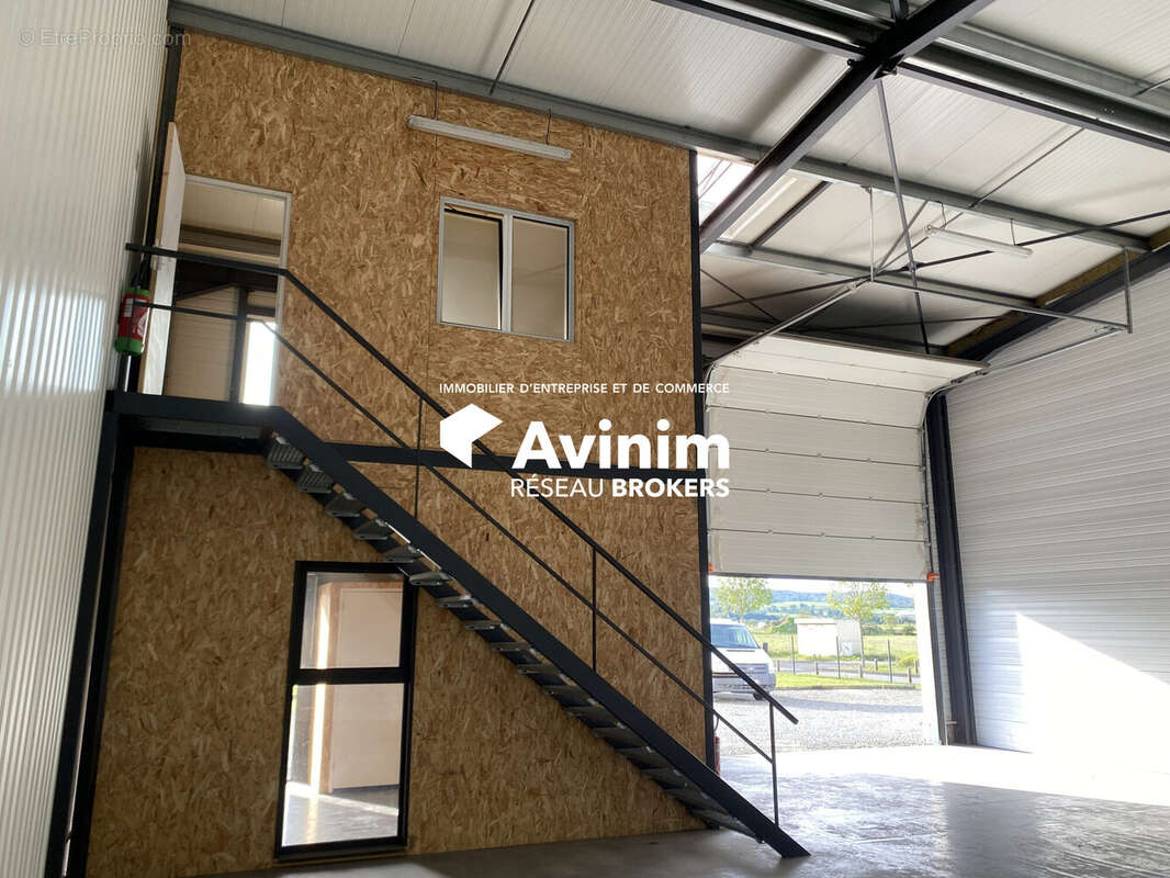 Bureau 1 - Commerce à COMBRONDE