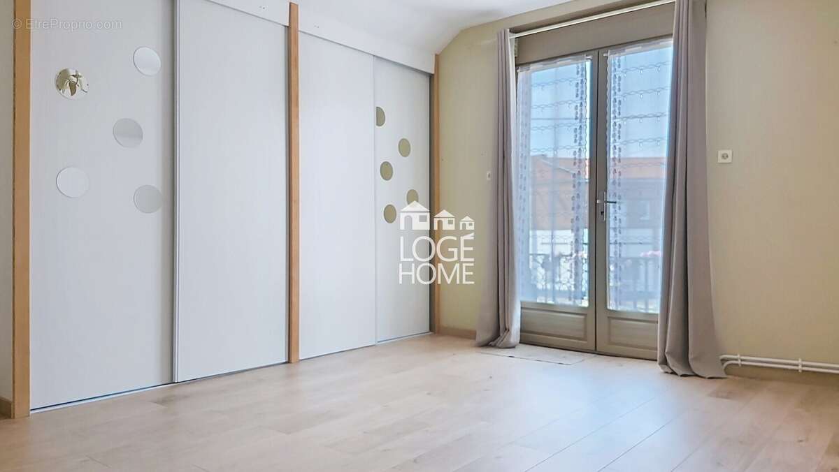 Chambre 18 m² avec dressing - Maison à MONTIGNY-EN-GOHELLE