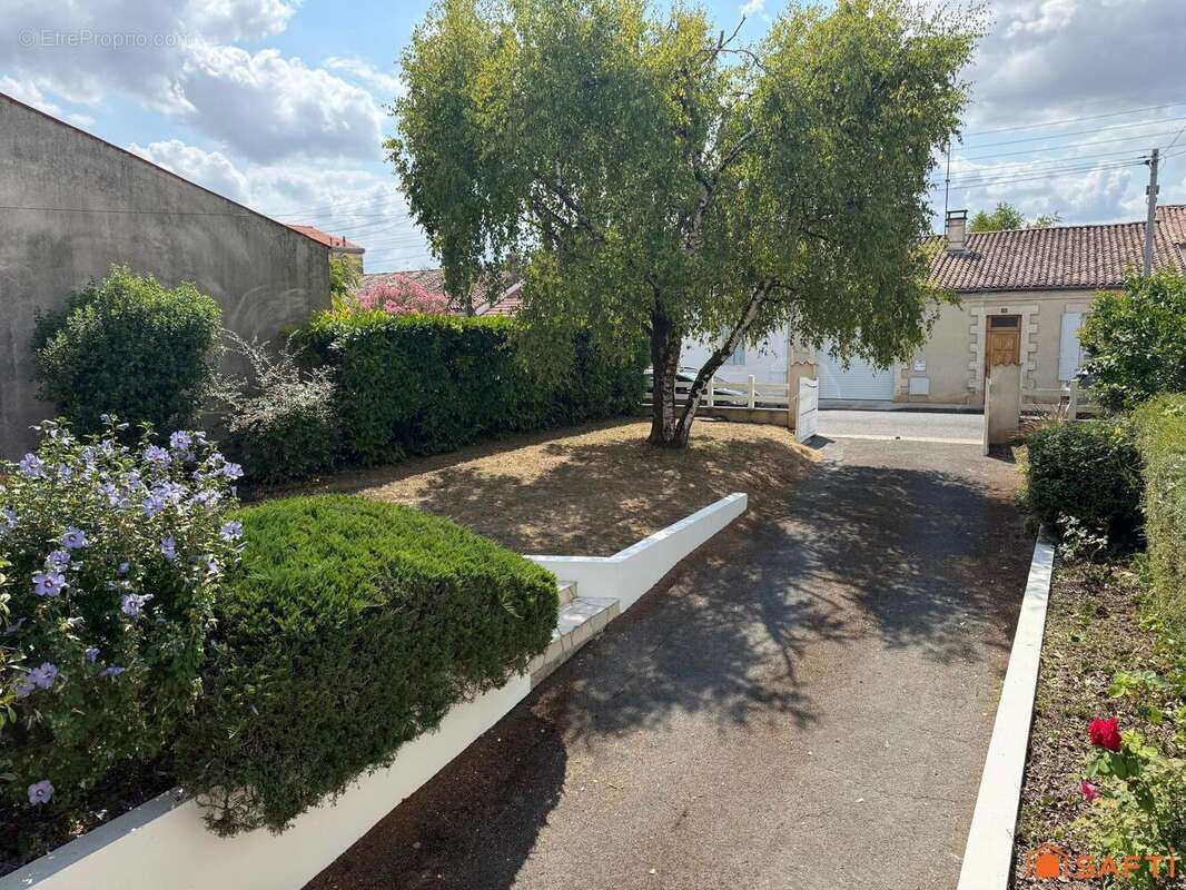 Photo 2 - Maison à SAINT-JEAN-D&#039;ANGELY