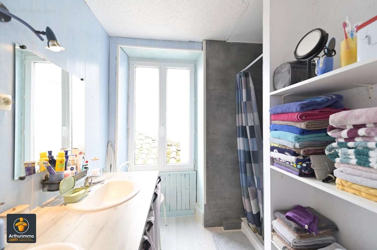 Maison en pierre 165,03 m² à Saint-Hilaire-La-Palud - photo 12