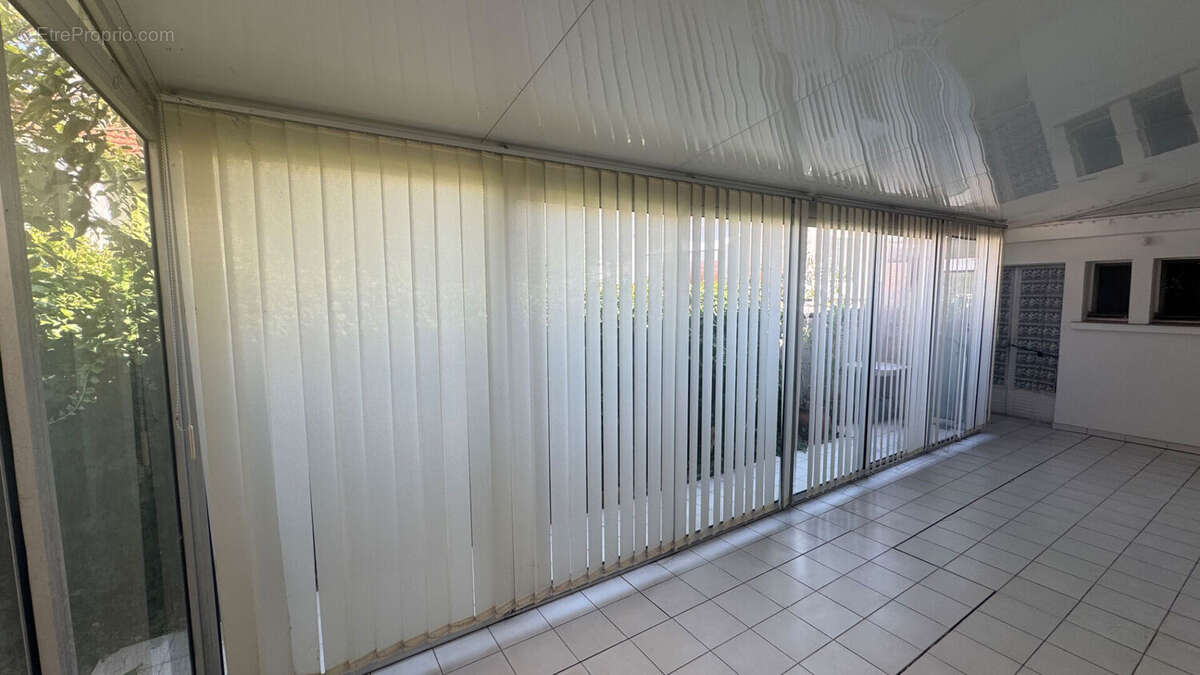 Maison de plain-pied avec garage dans le quartier Mion ? À 15 min à pied de la Comédie - photo 5