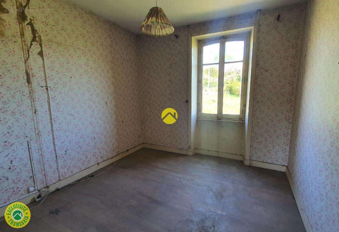 Maison à AHUN