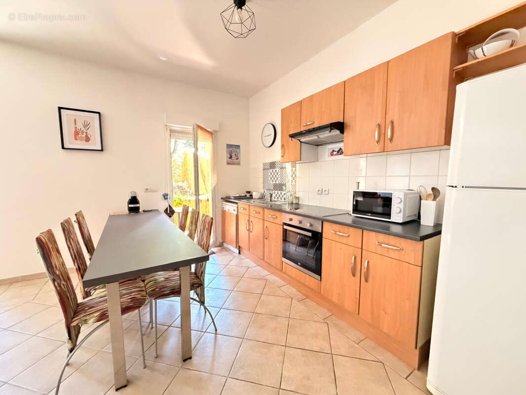 NIMES VACQUEROLLES Superbe maison 5 pièces de 115 m2 avec garage de 50 m2 et jardin - photo 6
