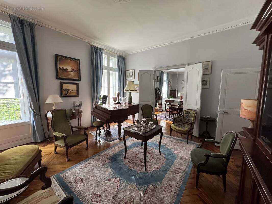 NANTES Boulevard Guist'hau Grand appartement familial. Volumes rares - photo 5