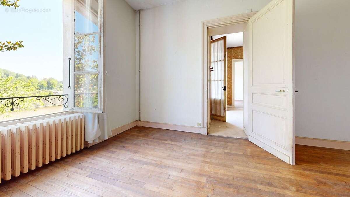 MaisonanciennearestaurerLivingRoom 2 - Maison à SAINT-CYPRIEN