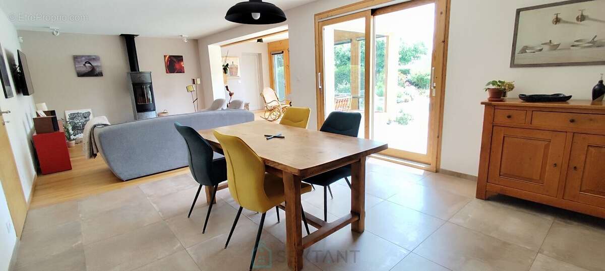 Maison de caractère entièement rénovée avec gîte, chambre d'hôtes, piscine et revenus locatifs - photo 9