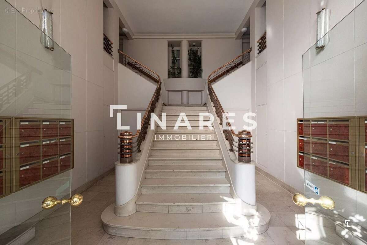 PANORAMA SAINT-CHARLES - Appartement T3 de 65m2 - Terrasse - 13001 - photo 12