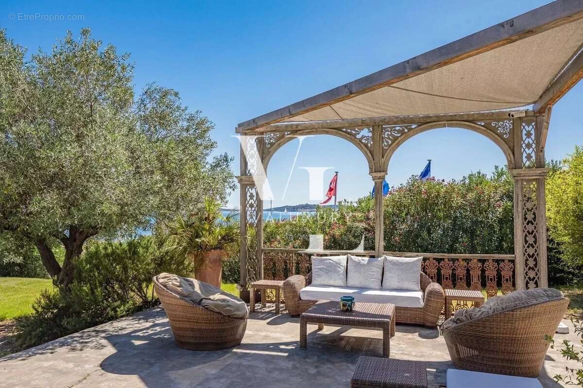 Maison 614 m² à Grimaud  - photo 8