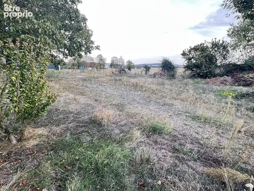 Terrain à IVERNY