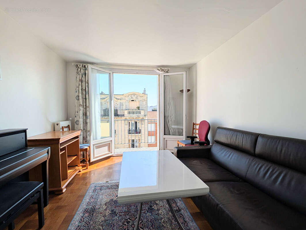 Magnifique appartement en dernier étage avec balcon - Asnières - photo 2