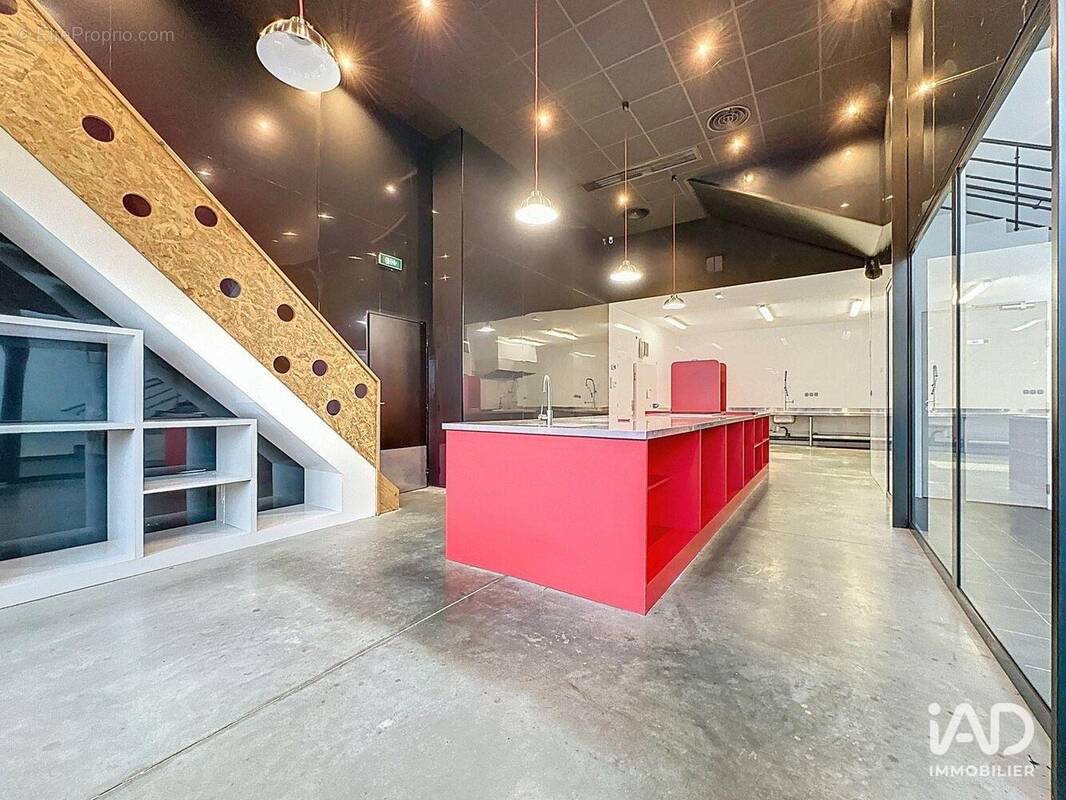 Photo 1 - Commerce à CROIX