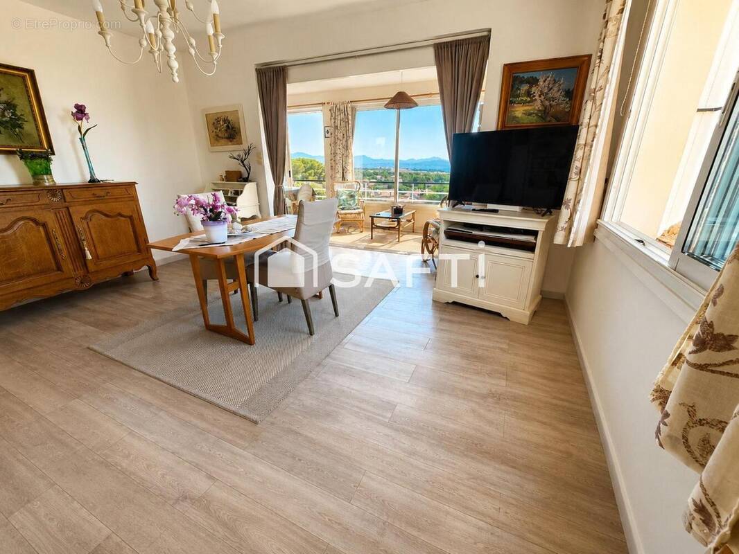 Photo 1 - Appartement à FREJUS