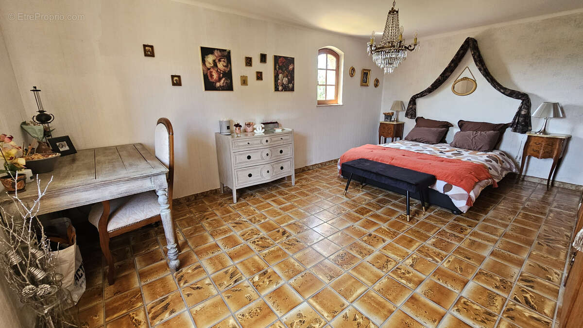Maison à BAGNOLS-EN-FORET