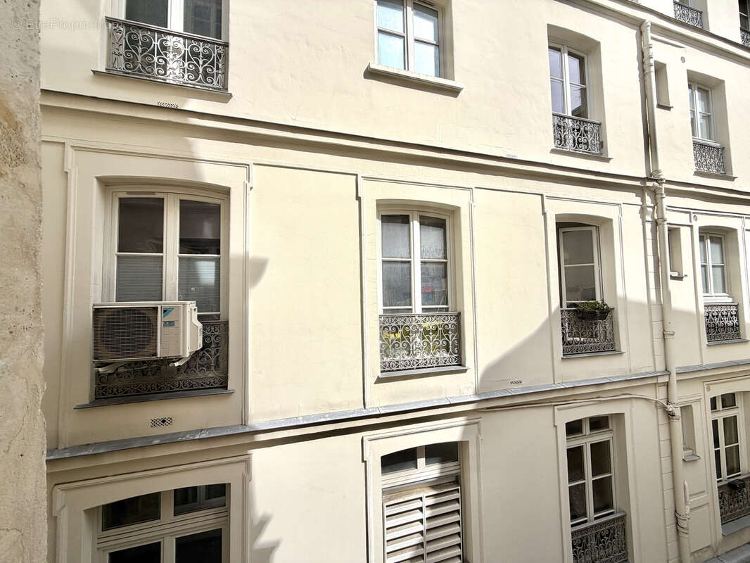 Appartement à PARIS-2E
