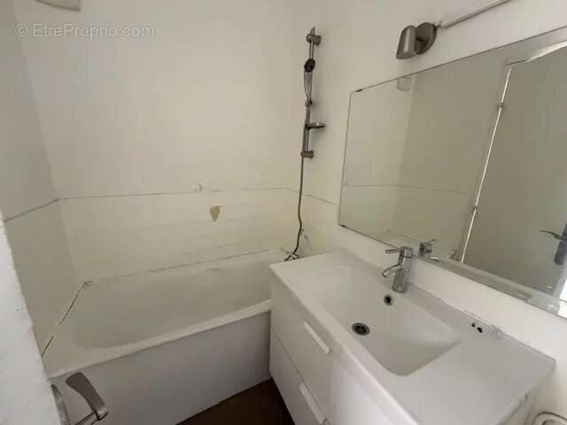 Studio a rafraichir en dernier etage avec balcon. - photo 5
