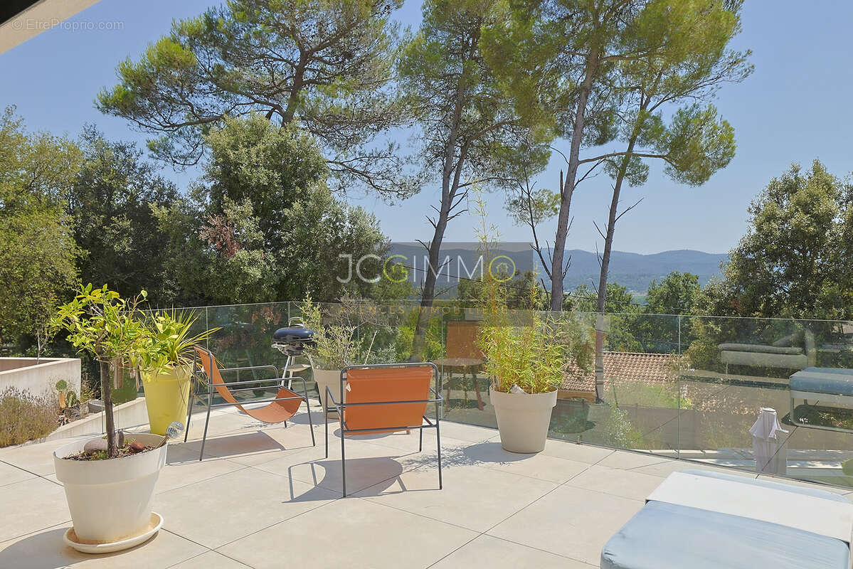 Villa contemporaine T5 de 150m2 habitables avec vue dominante, garage et piscine ! - photo 5