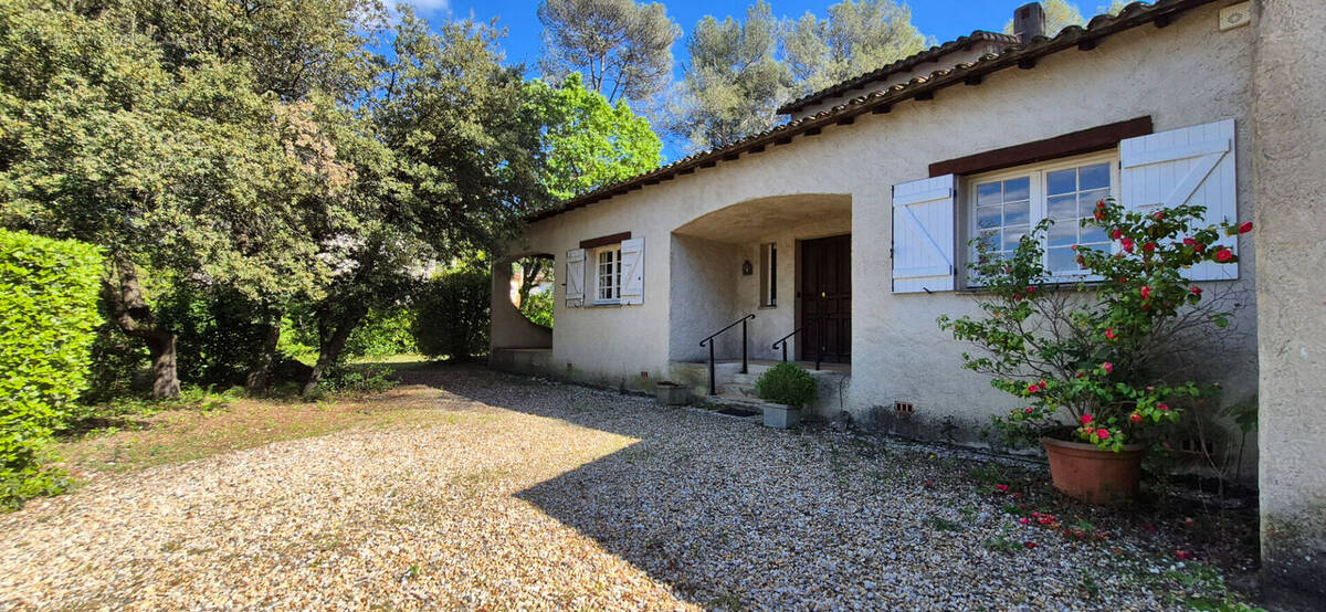 Maison à SAINT-CLEMENT-DE-RIVIERE