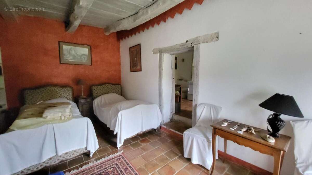 Maison à SAINT-JEAN-D&#039;ESTISSAC