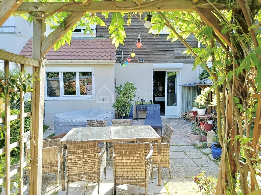 Maison à MENNECY