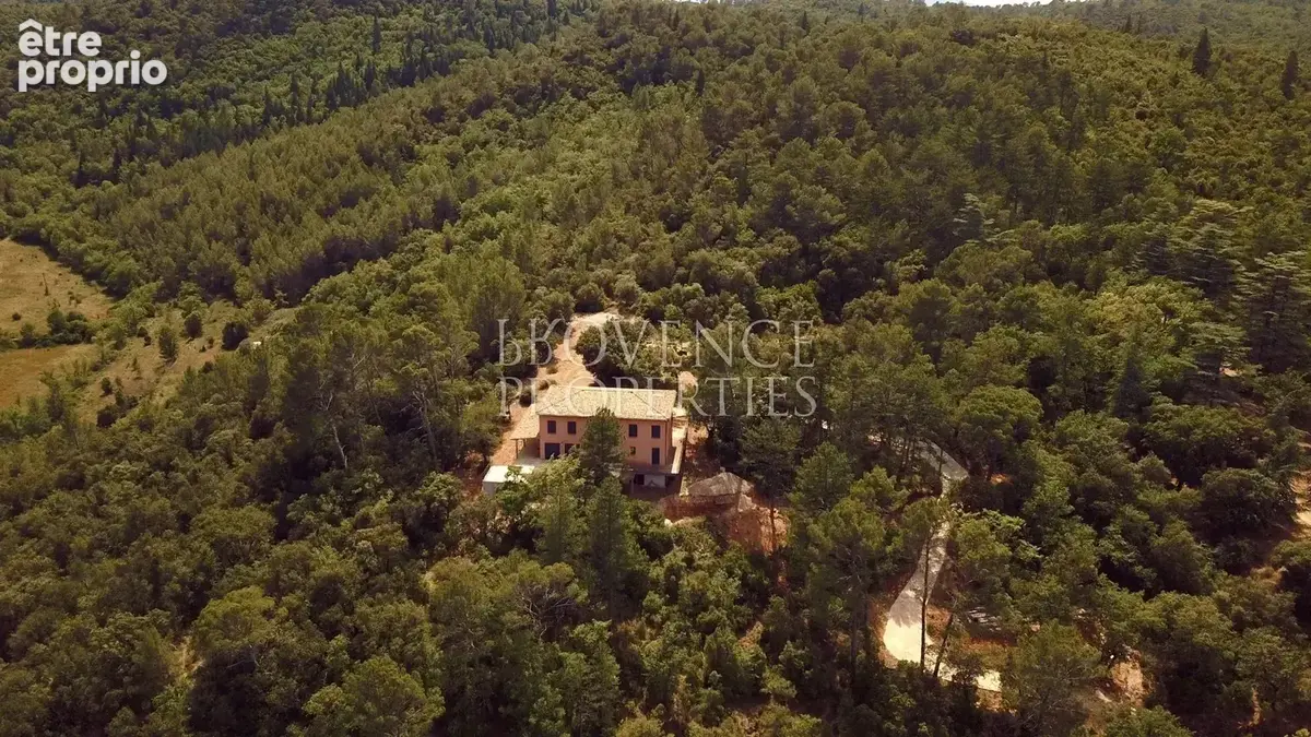 Propriété de plus de 300 m² avec vue panoramique et 1,3 hectare - photo 3